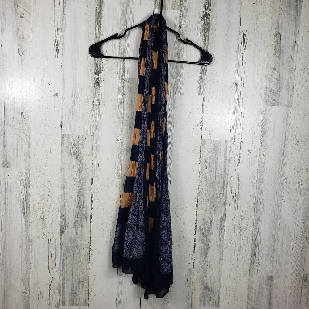 unbranded navy blue and tan light weight scarf